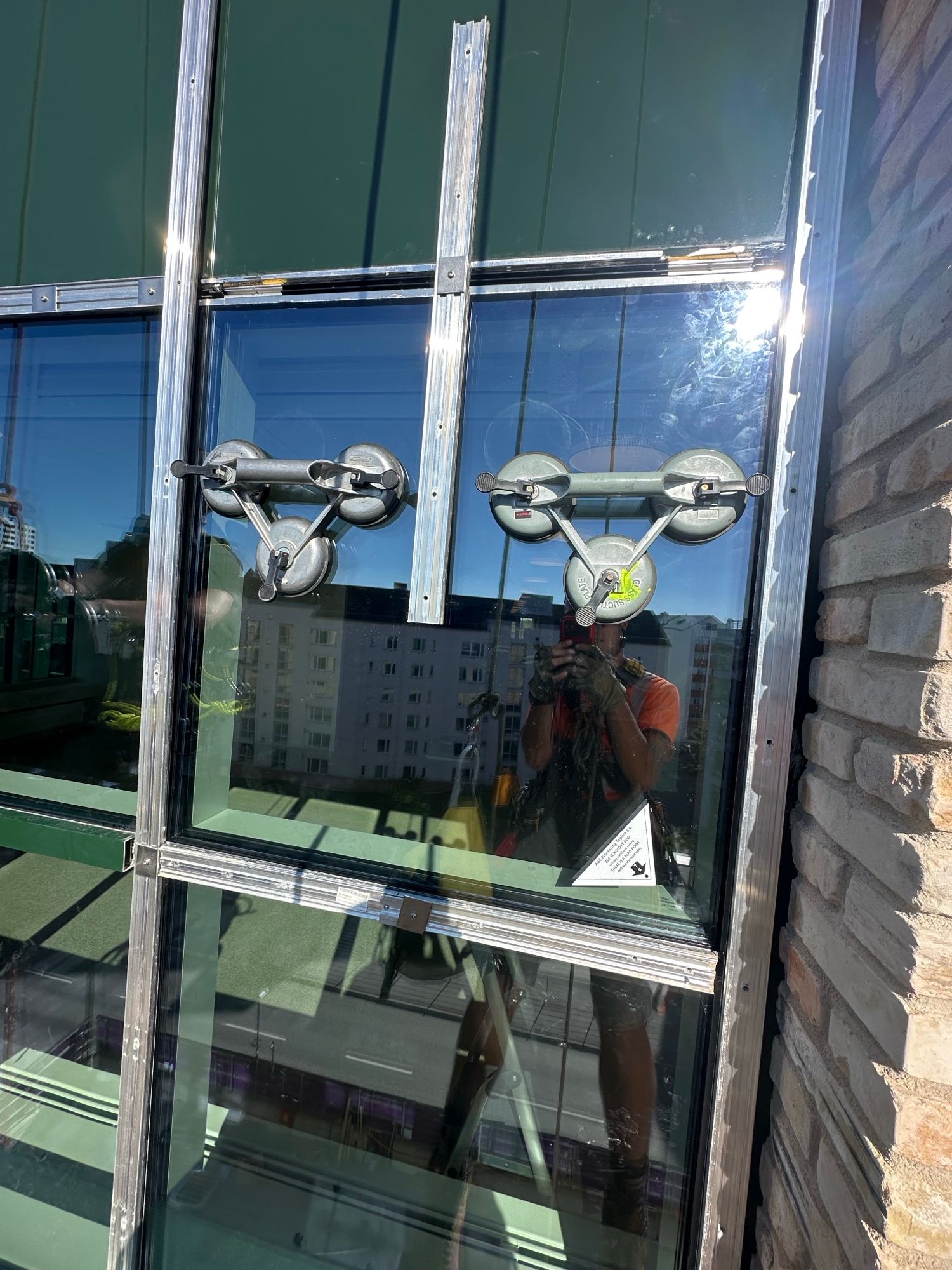 Instalace skleněných panelů